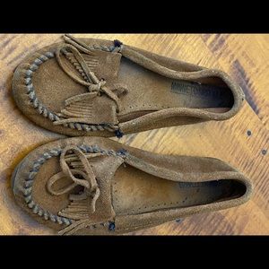 Minnetonka moccasin, brown, size 8.5